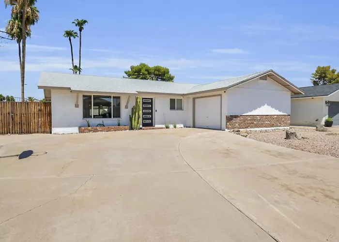 Holiday home Modern Southwest Retreat With Pool Near Old Town Scottsdale