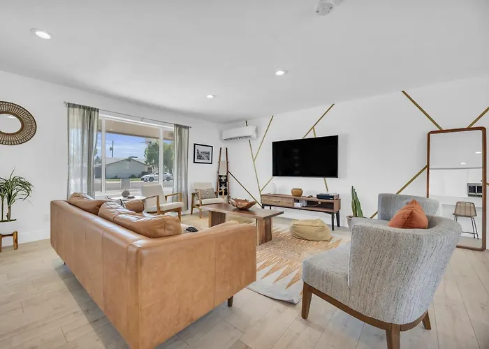 Holiday home Modern Southwest Retreat With Pool Near Old Town *