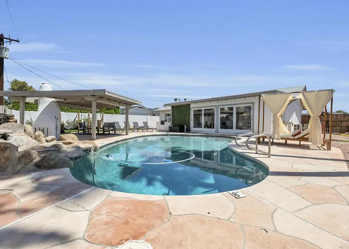 Holiday home Modern Southwest Retreat With Pool Near Old Town