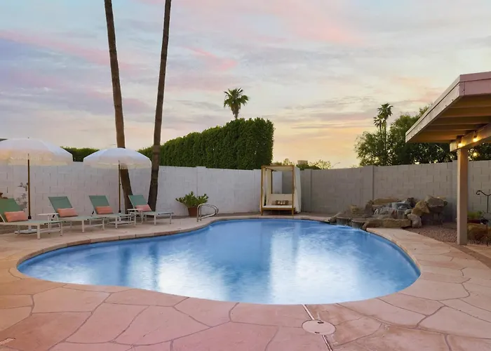 Holiday home Modern Southwest Retreat With Pool Near Old Town *