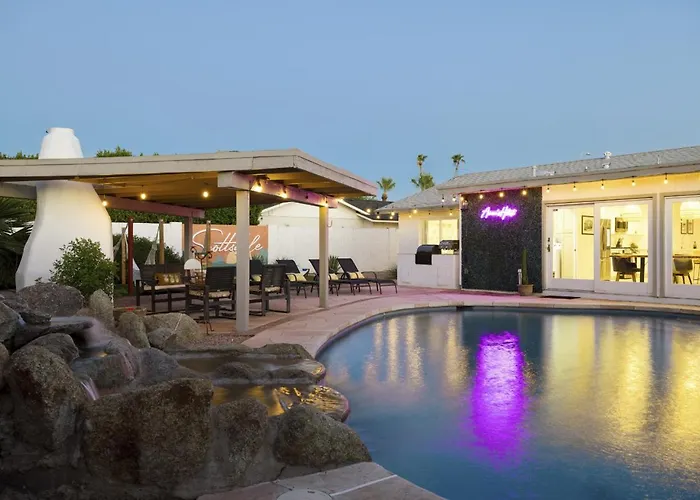 Modern Southwest Retreat With Pool Near Old Town Holiday home